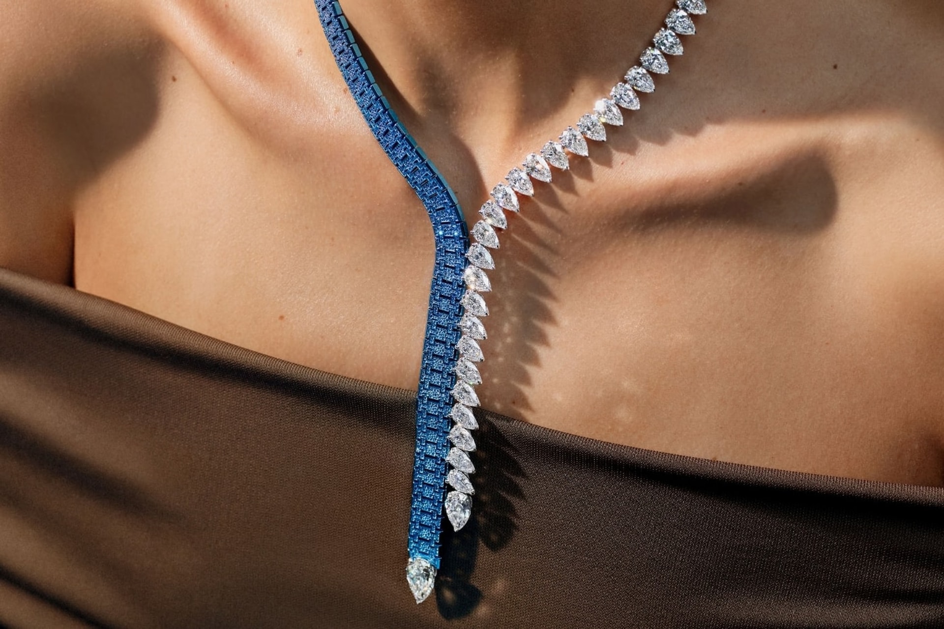 The tie necklace from the Royal Oak Joaillerie collection by Audemars Piguet: a band of blue titanium beside a row of pear-shaped diamonds