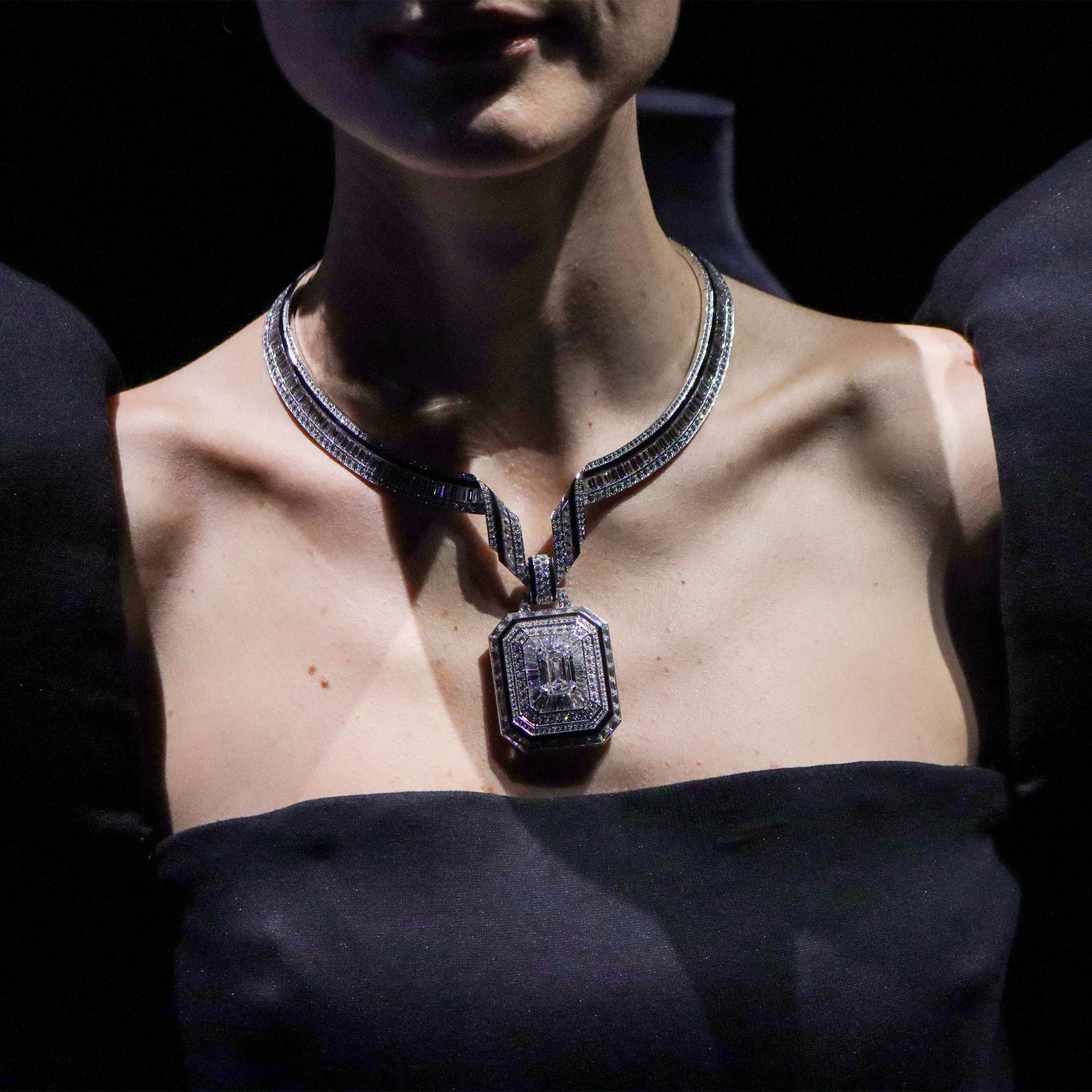 Close-up of The Address necklace: a band of diamonds with black lacquer and a pendant with an emerald-cut diamond