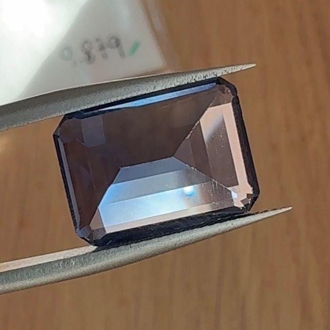 Color-Change Fluorite 9.87 ct ICA GemLab certified — Mint (M) Gemstones