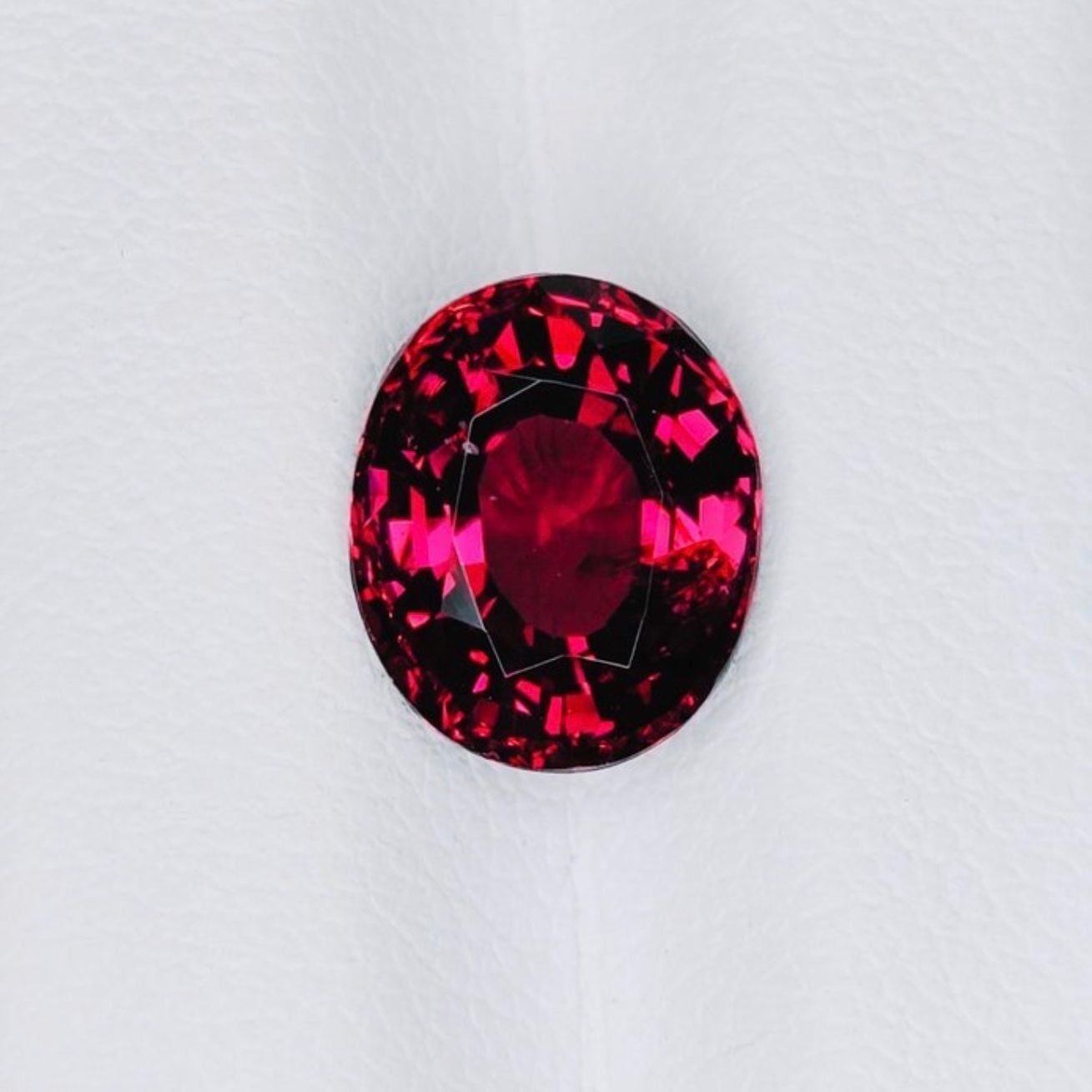 Natural Rhodolite 3.97 ct – IGI Certified — Excellent (M-) Gemstones