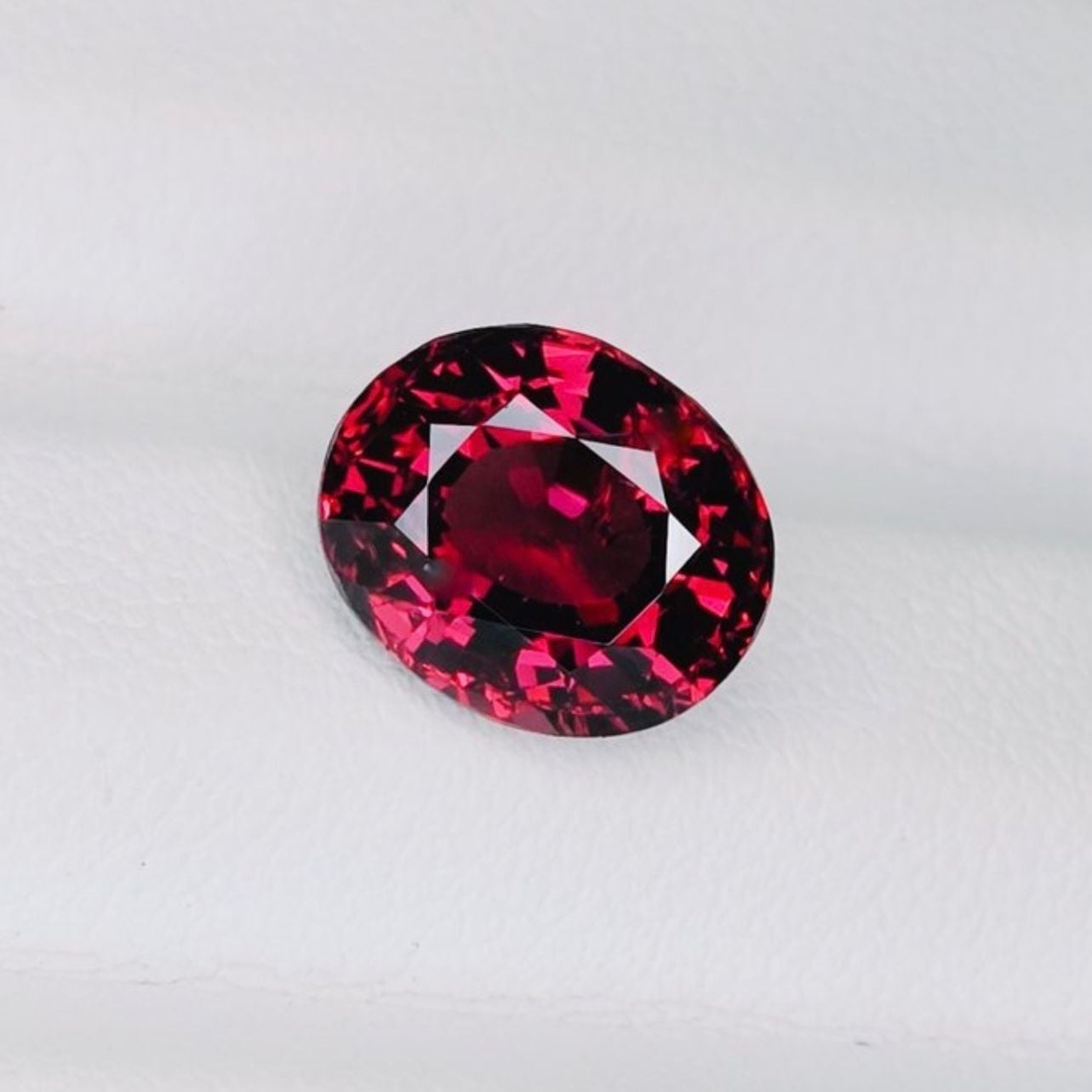 Natural Rhodolite 3.97 ct – IGI Certified — Excellent (M-) Gemstones