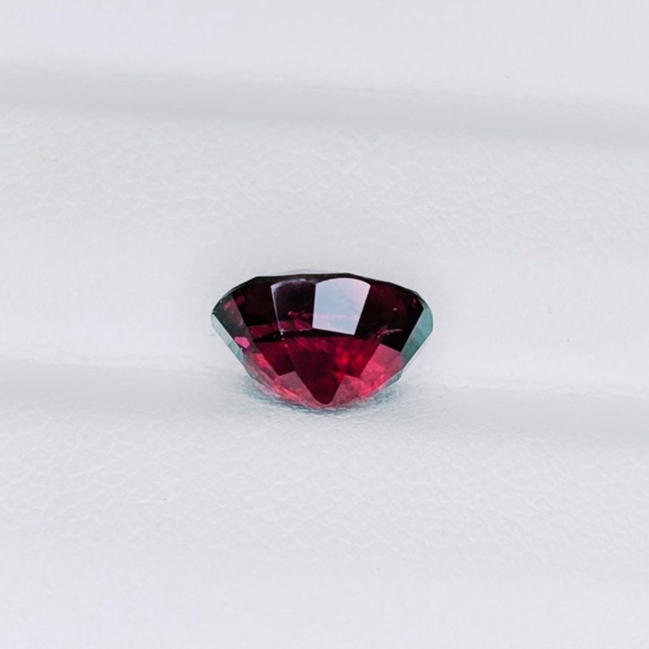 Natural Rhodolite 3.97 ct – IGI Certified — Excellent (M-) Gemstones