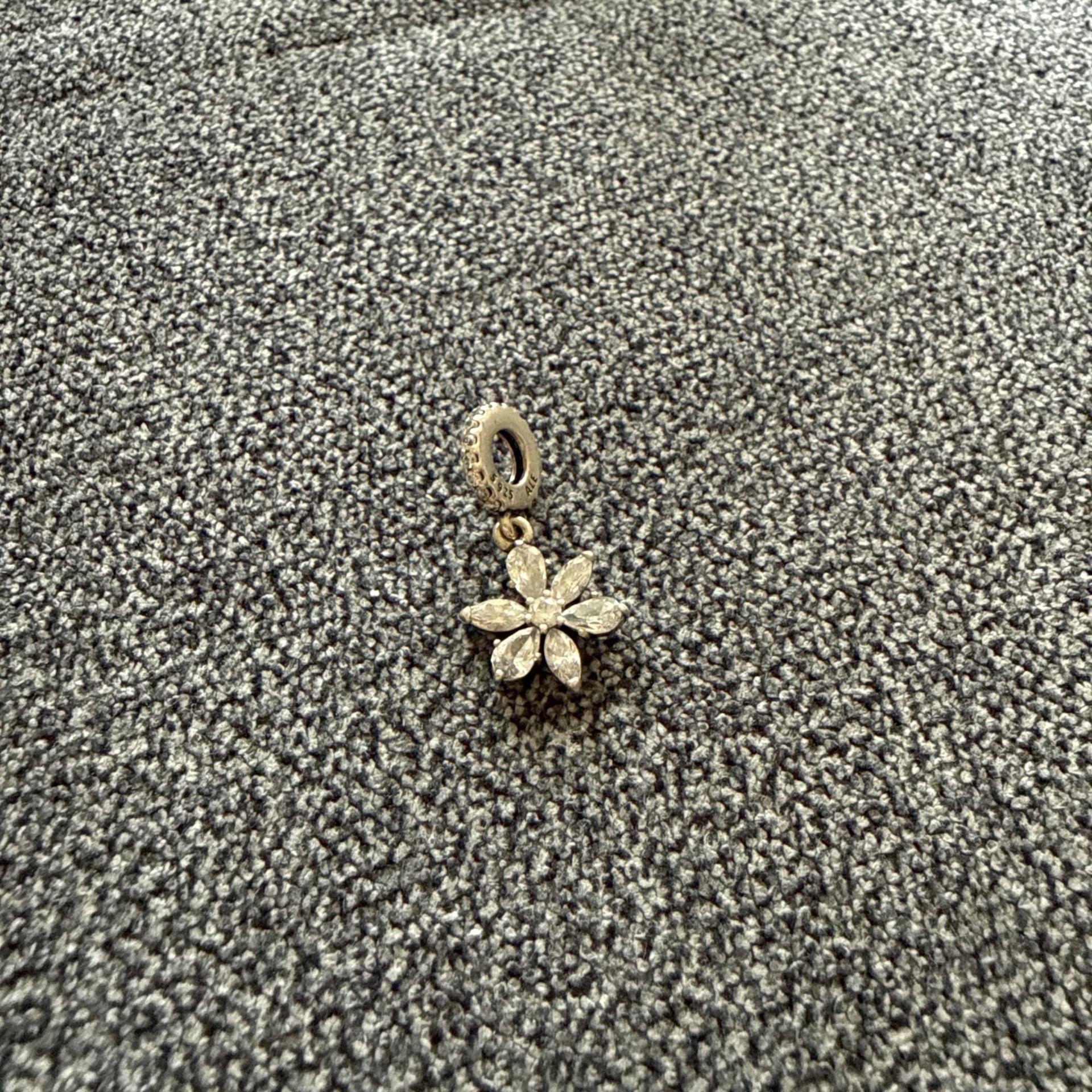 Pandora Sparkling Herbarium Cluster Dangle Charm — Excellent (M-) Necklaces & pendants