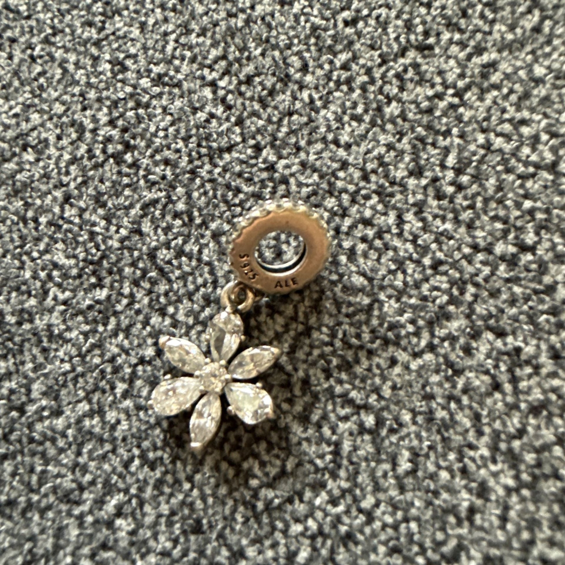 Pandora Sparkling Herbarium Cluster Dangle Charm — Excellent (M-) Necklaces & pendants