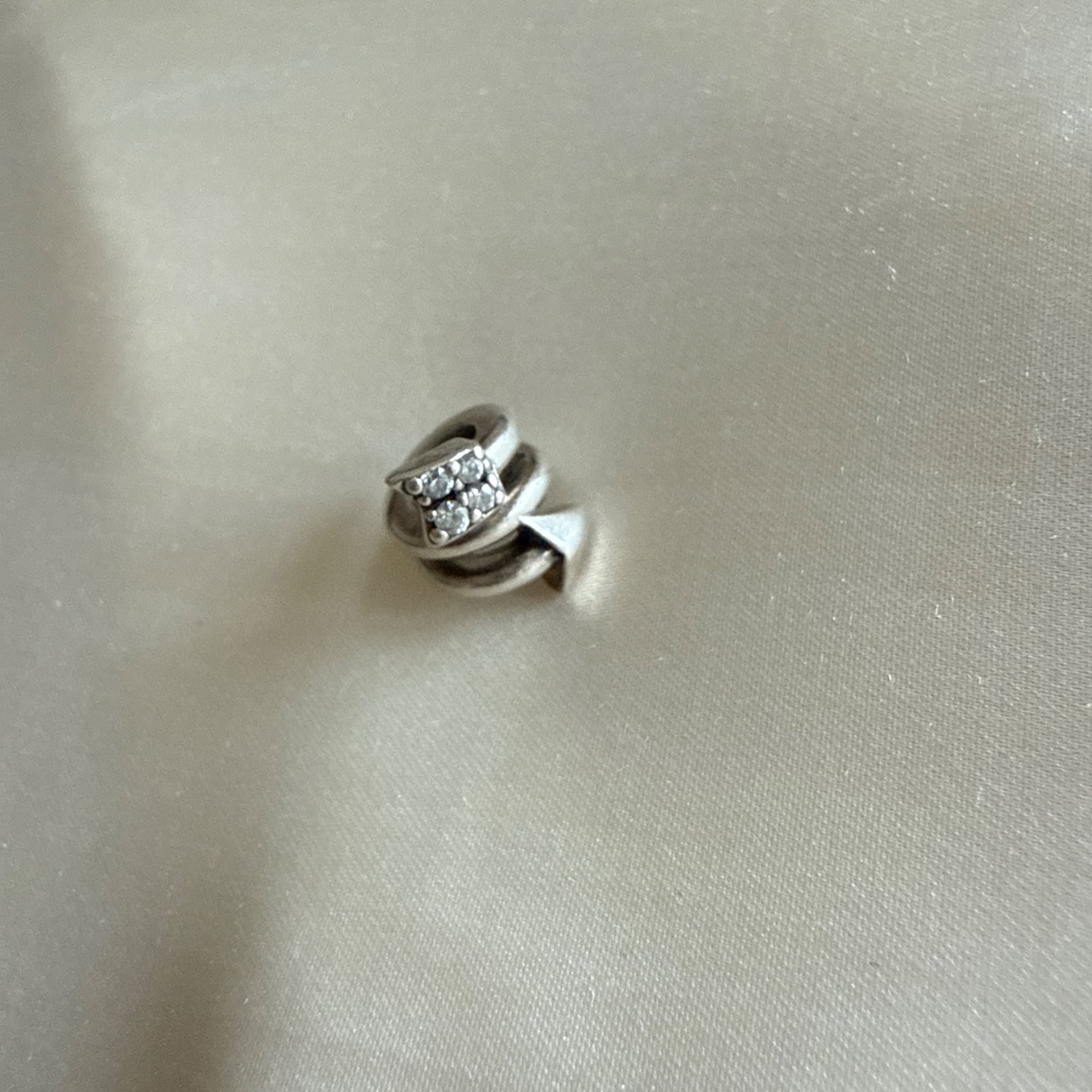 Twisting Arrow Charm — Exzellenter Zustand (M-) Ketten & Anhänger