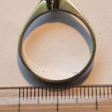 Edler Solitärring mit 1 Brillant — rings