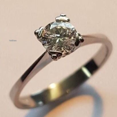 Edler Solitärring mit 1 Brillant — rings