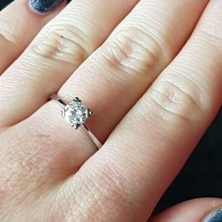 Edler Solitärring mit 1 Brillant — rings