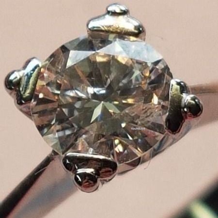 Edler Solitärring mit 1 Brillant — rings