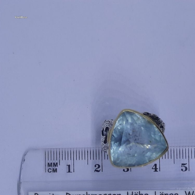 Edler Ring mit bezauberndem Aquamarin Edelstein Gold Silber — Guter Zustand (VG) Ringe