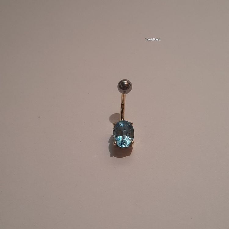Gold-Bauchnabelpiercing mit Topas Edelstein — other