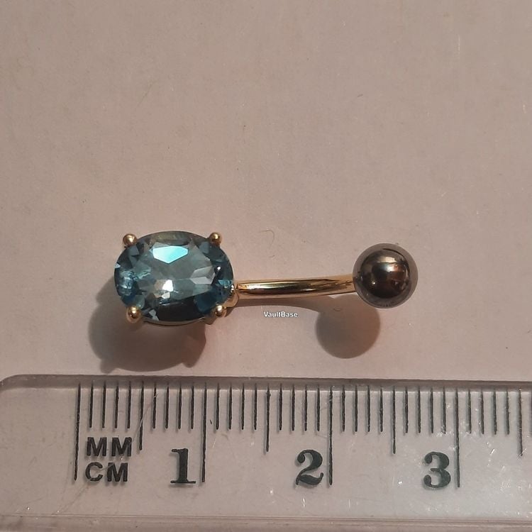 Gold-Bauchnabelpiercing mit Topas Edelstein — other