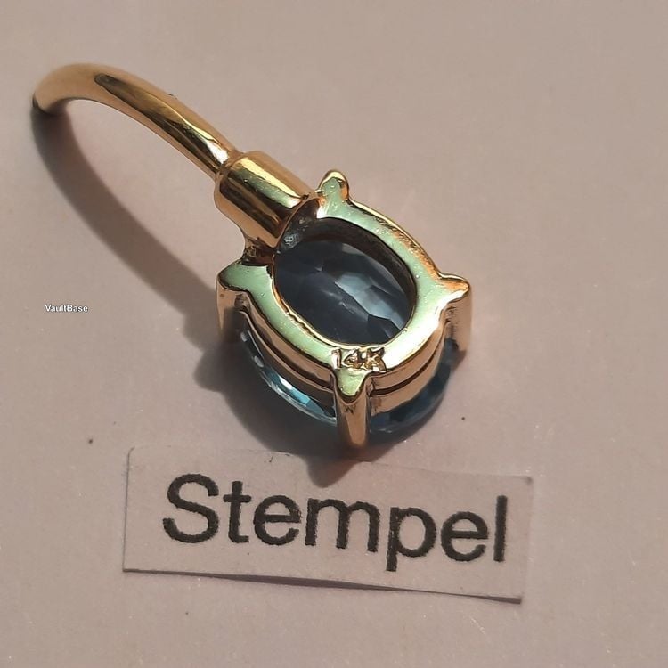 Gold-Bauchnabelpiercing mit Topas Edelstein — other