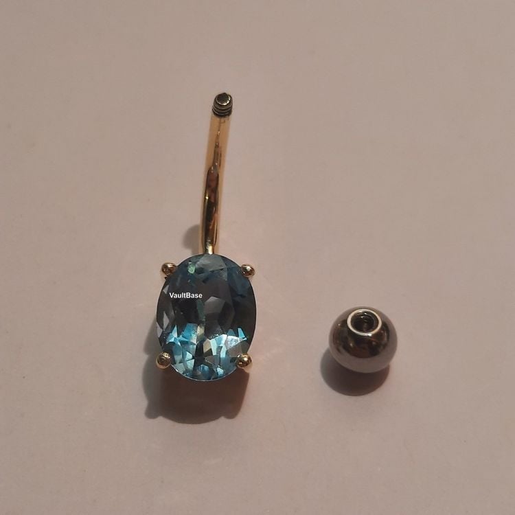 Gold-Bauchnabelpiercing mit Topas Edelstein — other
