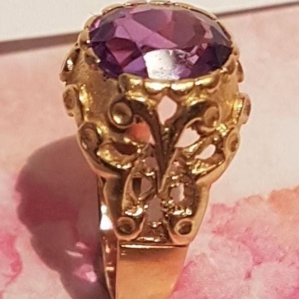 Glamouröser Amethystring in 750 Gold — Exzellenter Zustand (M-) Ringe