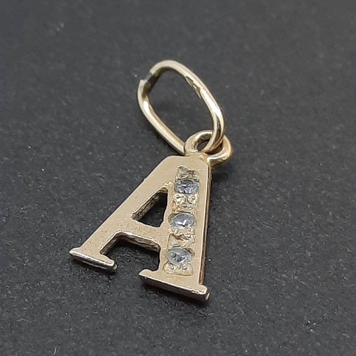 Pendentif lettre raffiné en or rose — Bon (VG) Colliers & pendentifs