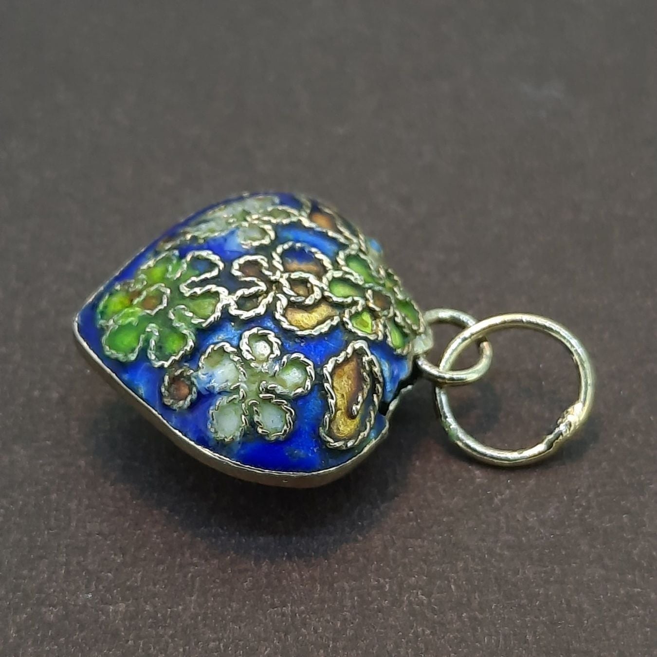 Colgante de corazón de filigrana — Buen estado (VG) Collares y colgantes
