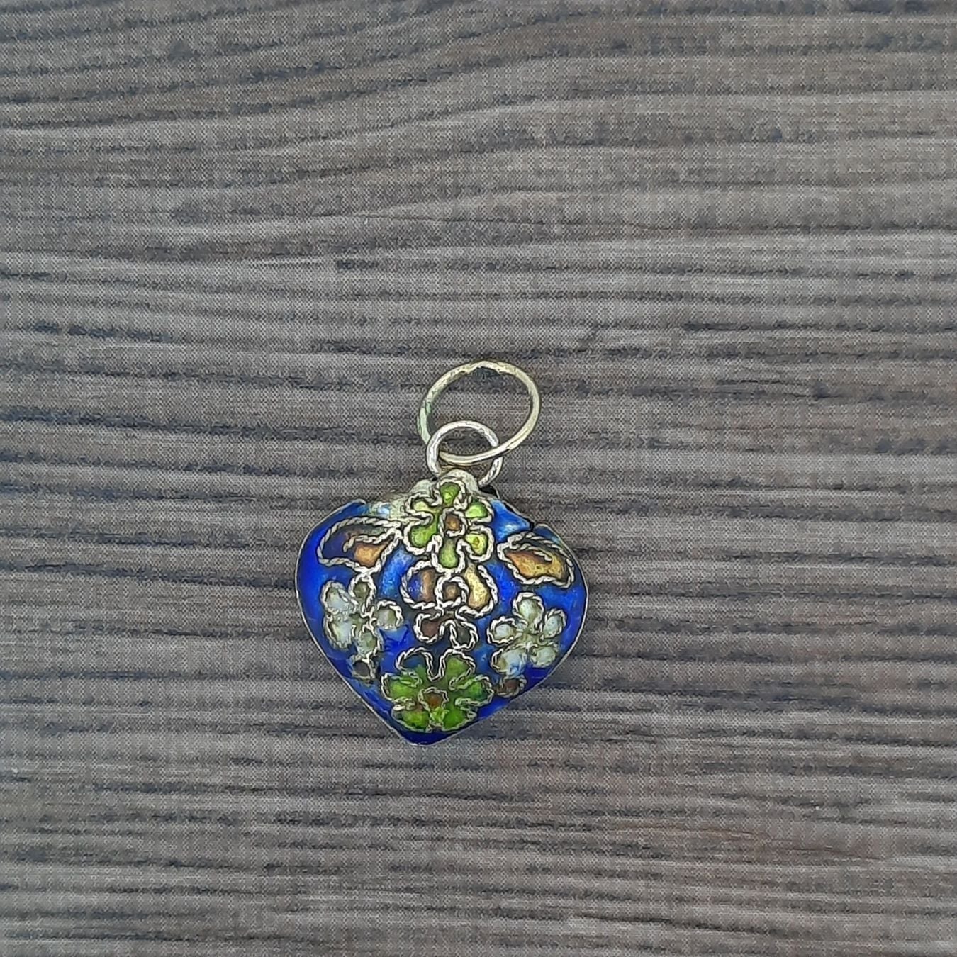 Colgante de corazón de filigrana — Buen estado (VG) Collares y colgantes