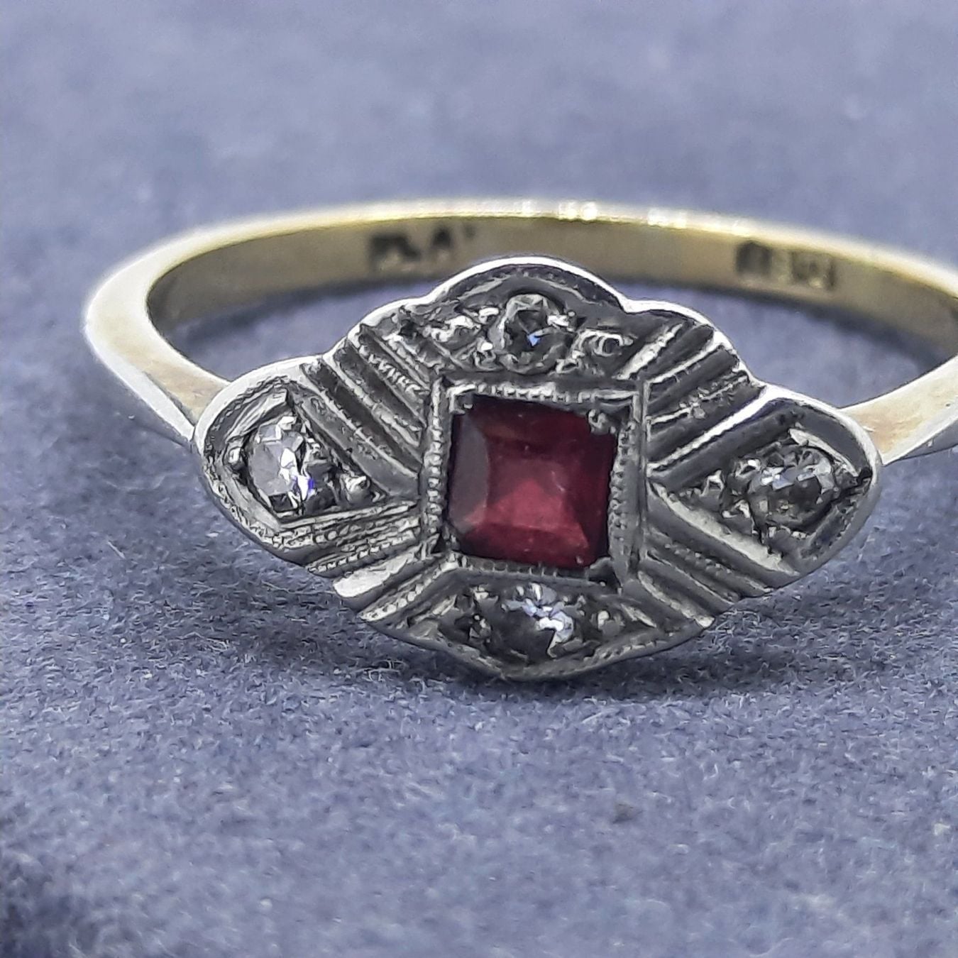 Gold Ring with Fine Ruby Gemstone — Good (VG) Rings
