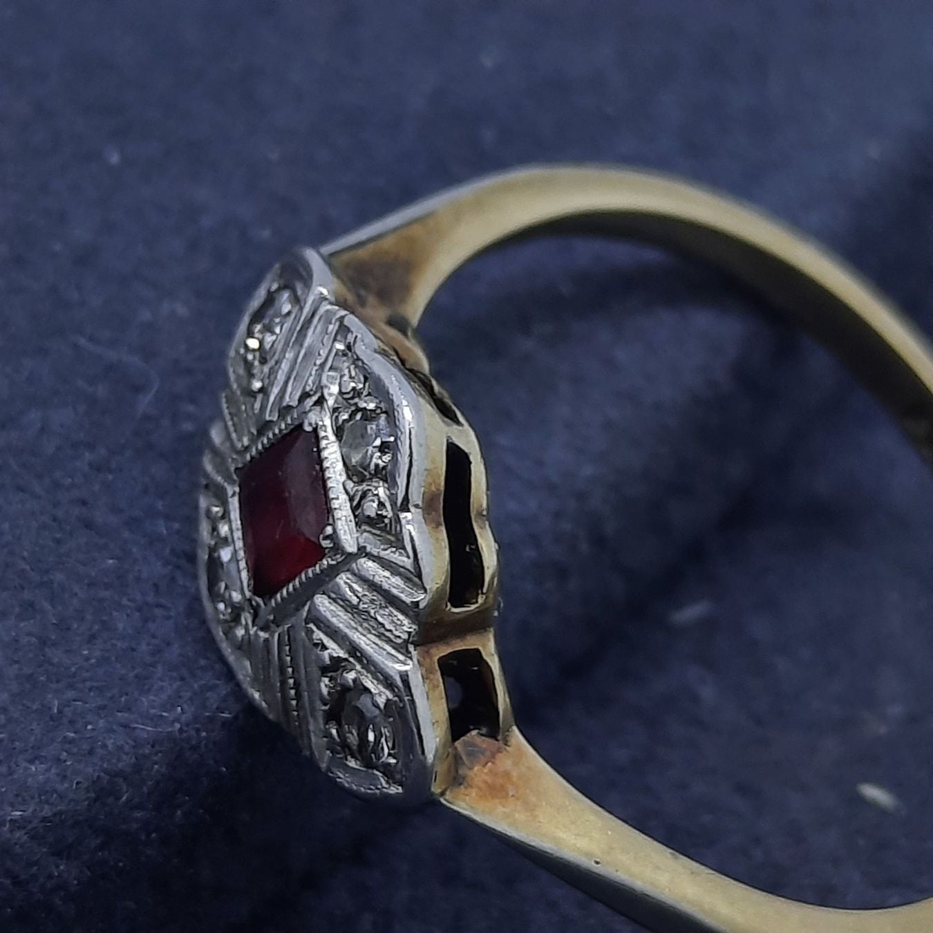 Gold Ring with Fine Ruby Gemstone — Good (VG) Rings