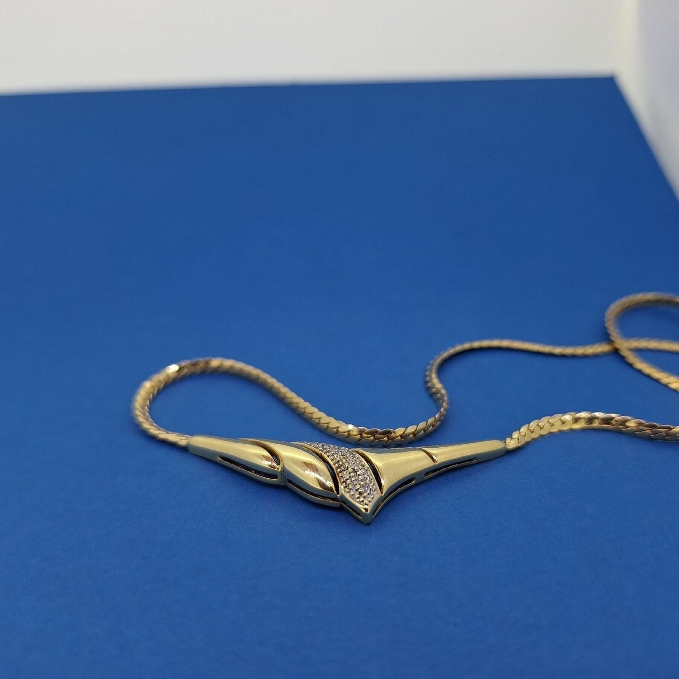 Beautiful Necklace in 750 Yellow Gold with 3 Diamonds — Excellent (M-) Necklaces & pendants
