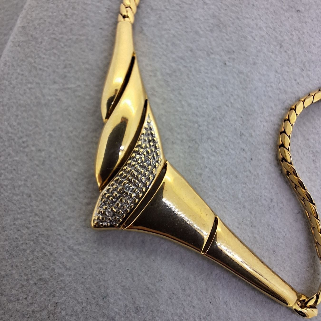 Beautiful Necklace in 750 Yellow Gold with 3 Diamonds — Excellent (M-) Necklaces & pendants
