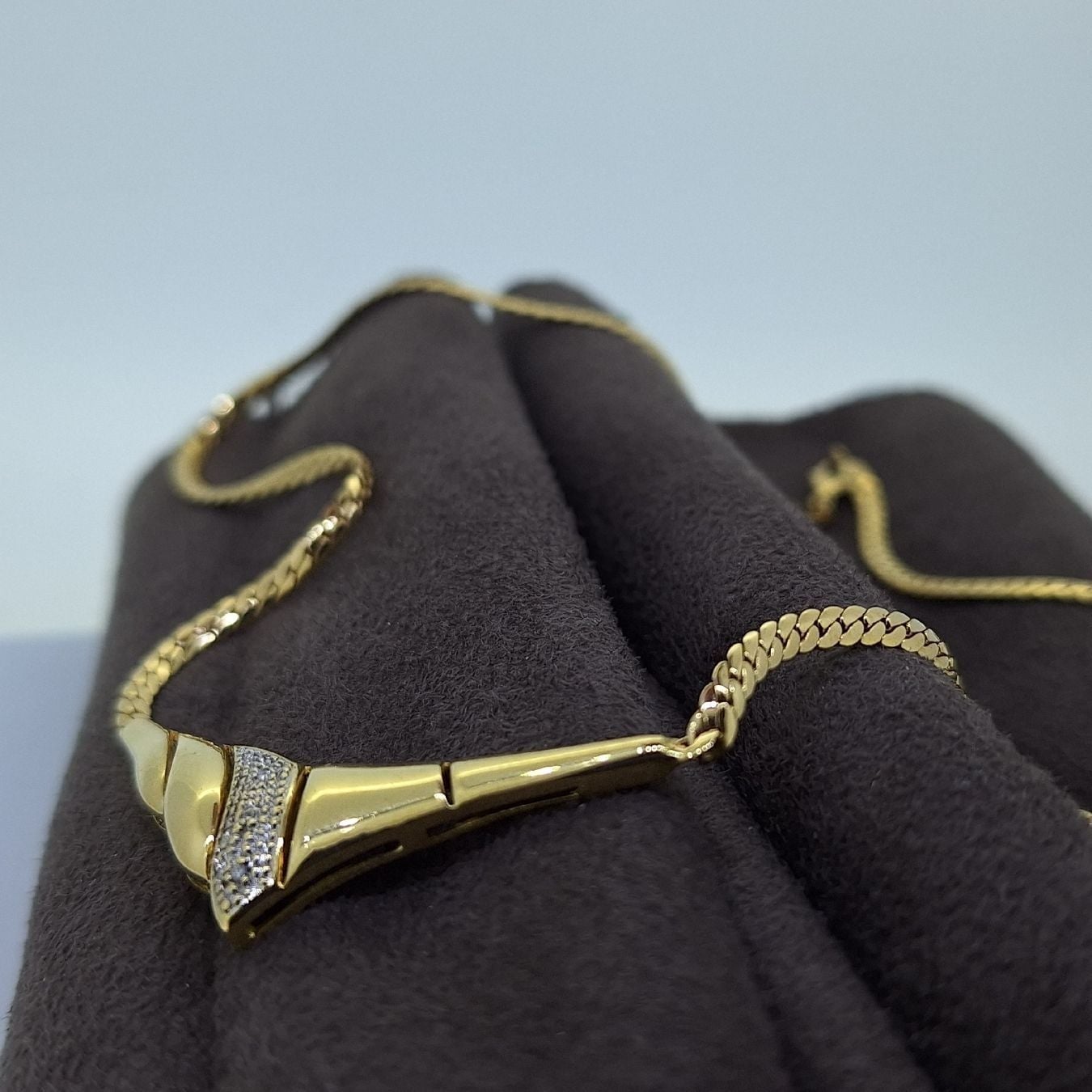 Beautiful Necklace in 750 Yellow Gold with 3 Diamonds — Excellent (M-) Necklaces & pendants