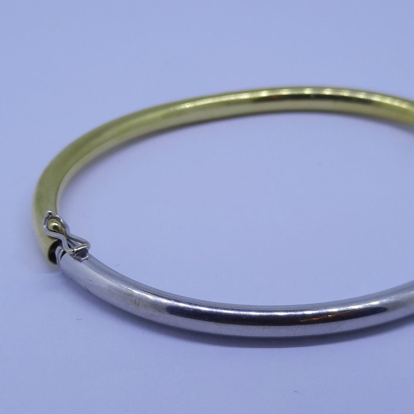 Beautiful Bangle in 750 White and Yellow Gold — Very good / fine (VG+) Bracelets