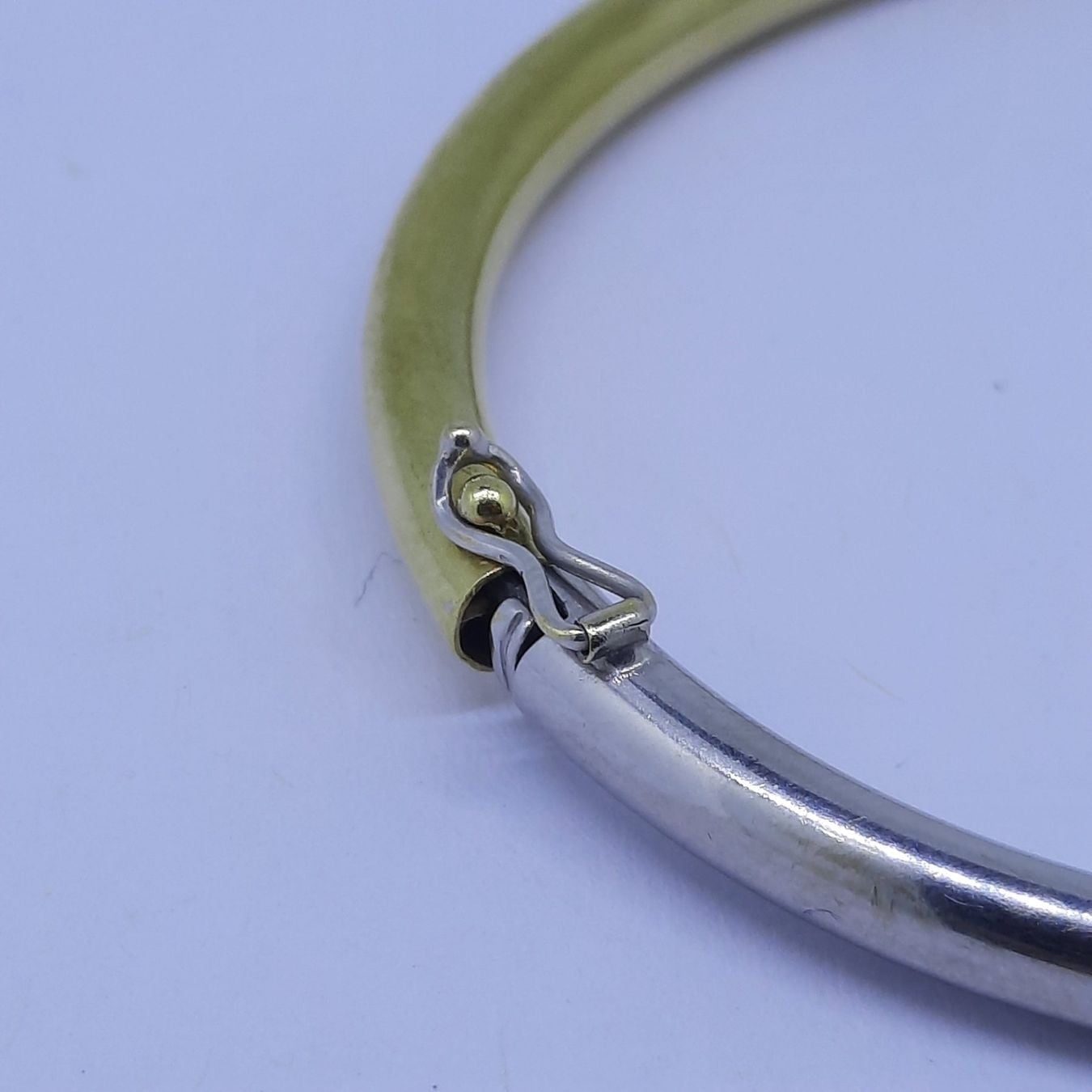 Beautiful Bangle in 750 White and Yellow Gold — Very good / fine (VG+) Bracelets