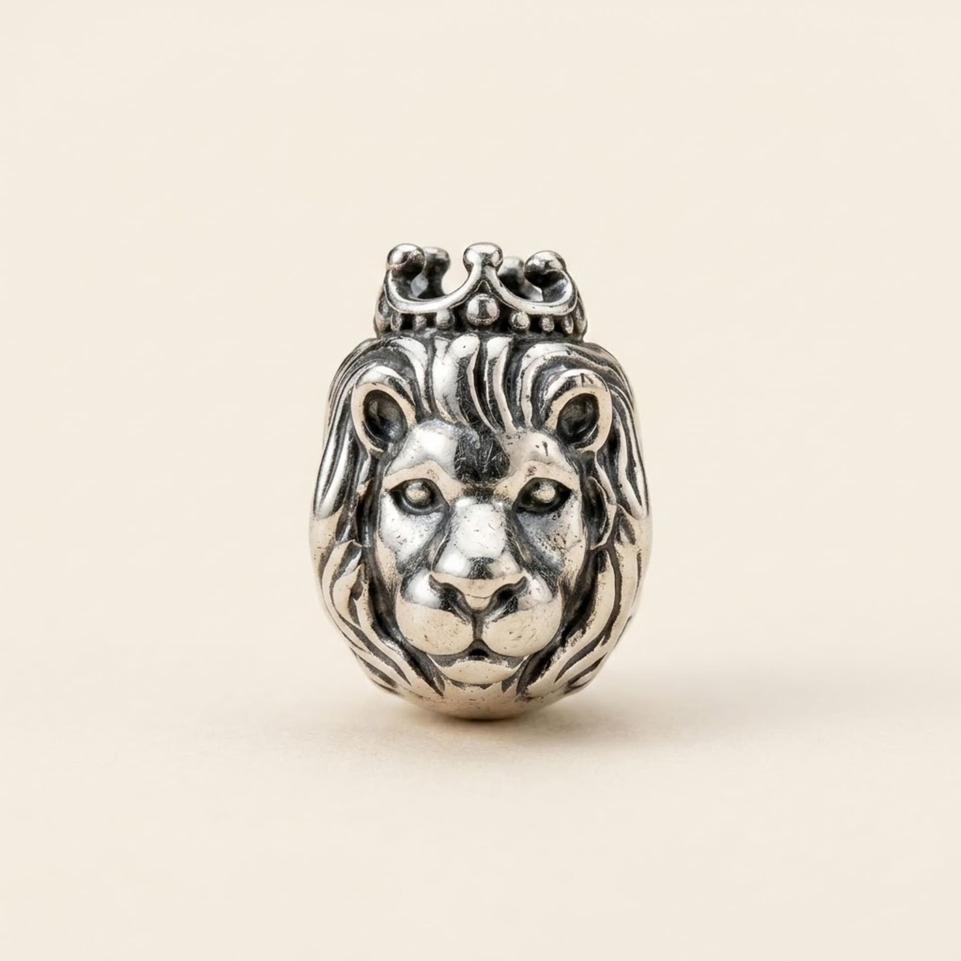 Charm Lion Royal — photo 1 of 4