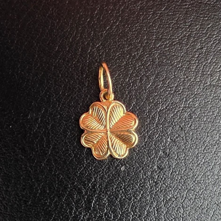 Clover Gold Pendant 750 1.08g — Excellent (M-) Necklaces & pendants