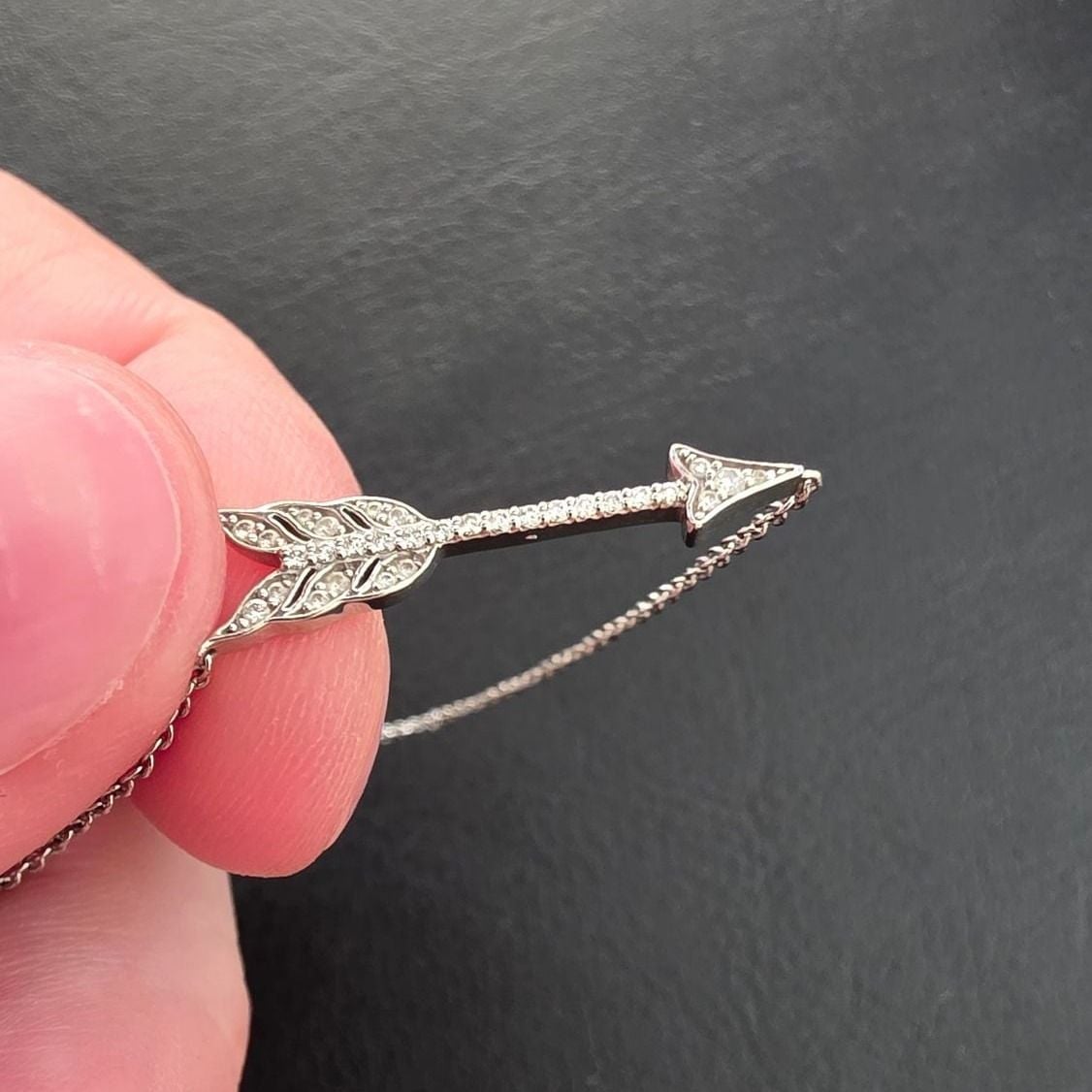 Platinum Diamond Arrow Hearts Pendant — Excellent (M-) Necklaces & pendants