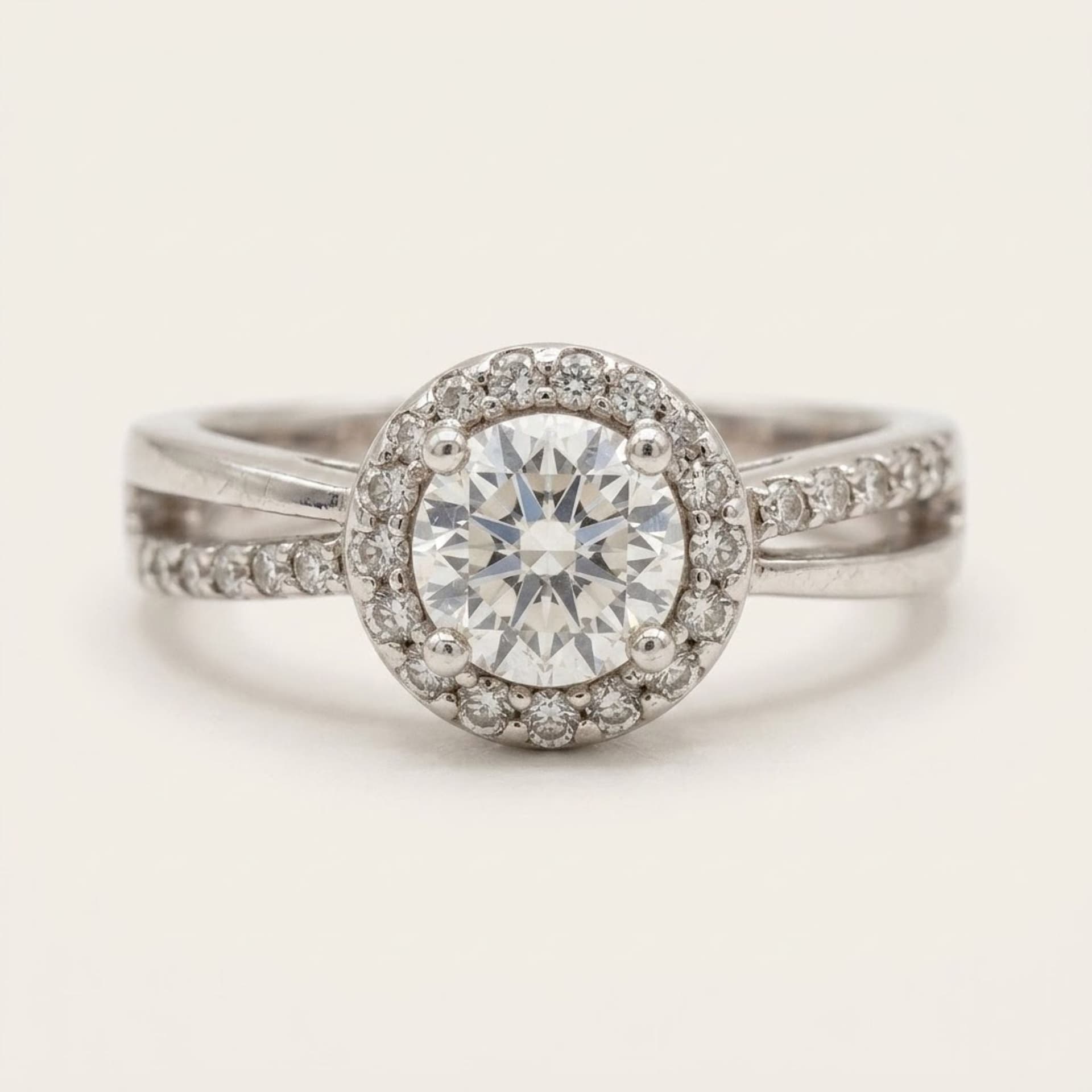 Anillo de plata con circonita — foto 1 de 5