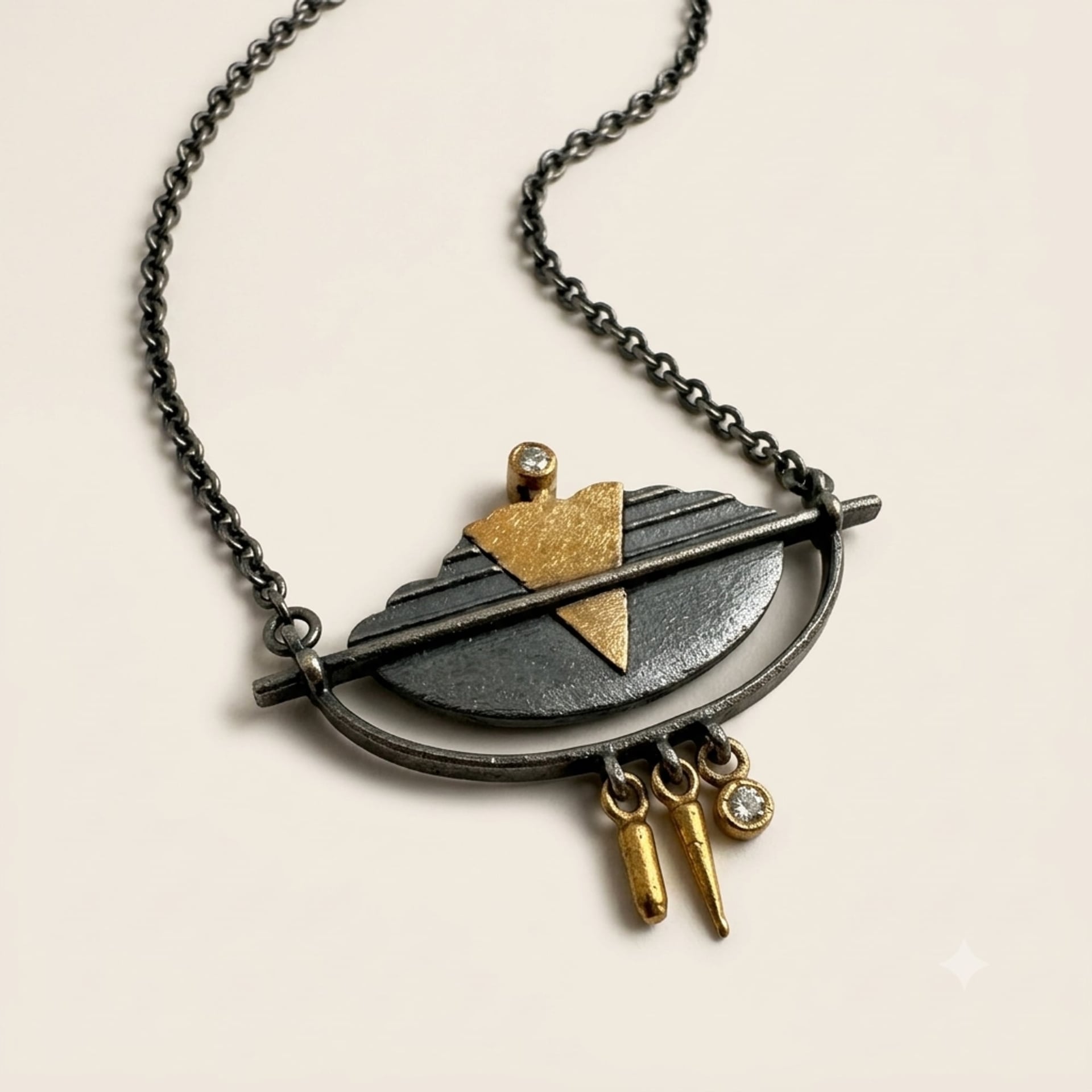 Blackened Silver Necklace with Brilliant-Cut Diamonds — Very good / fine (VG+) Necklaces & pendants