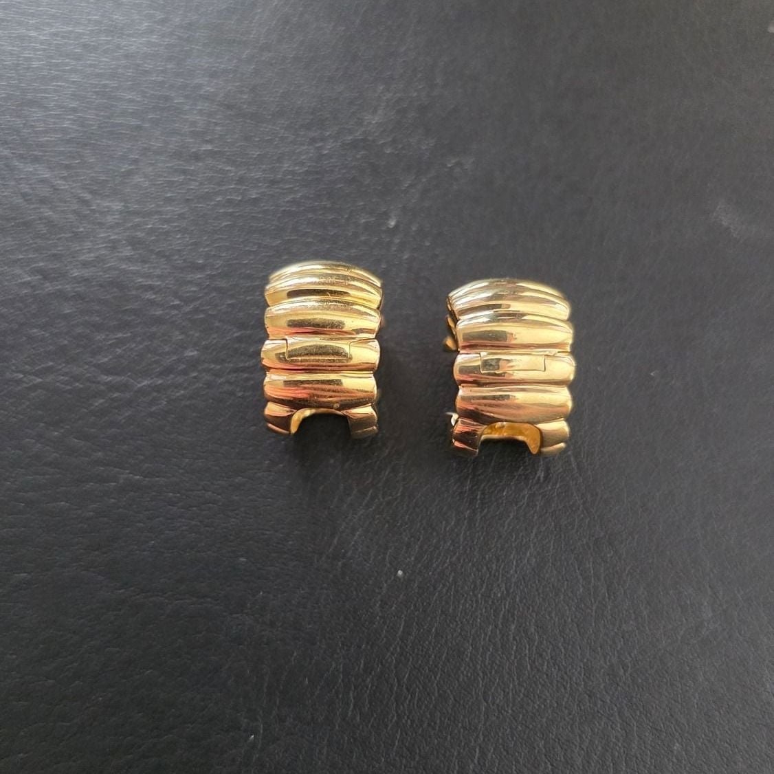 Clip-On Gold Hoop Earrings — Excellent (M-) Earrings