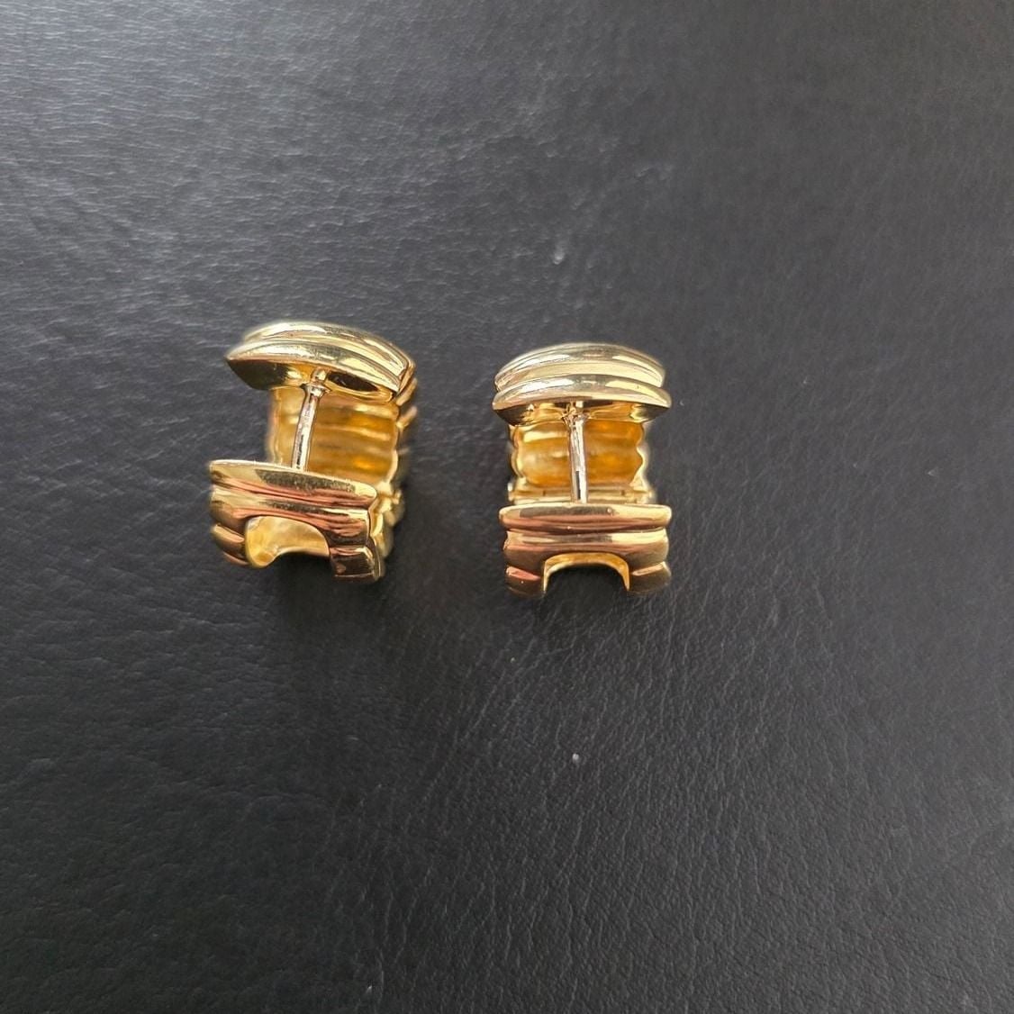 Clip-On Gold Hoop Earrings — Excellent (M-) Earrings