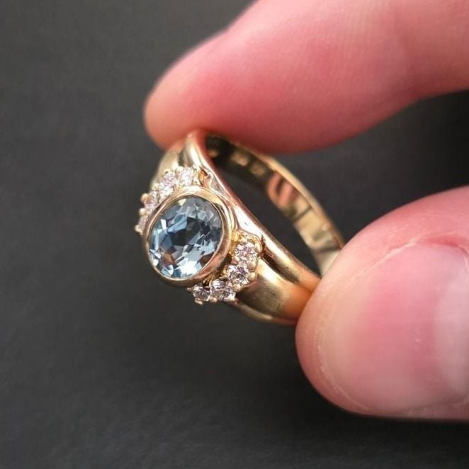 Aquamarine and Brilliant-Cut Diamond Ring — Excellent (M-) Rings