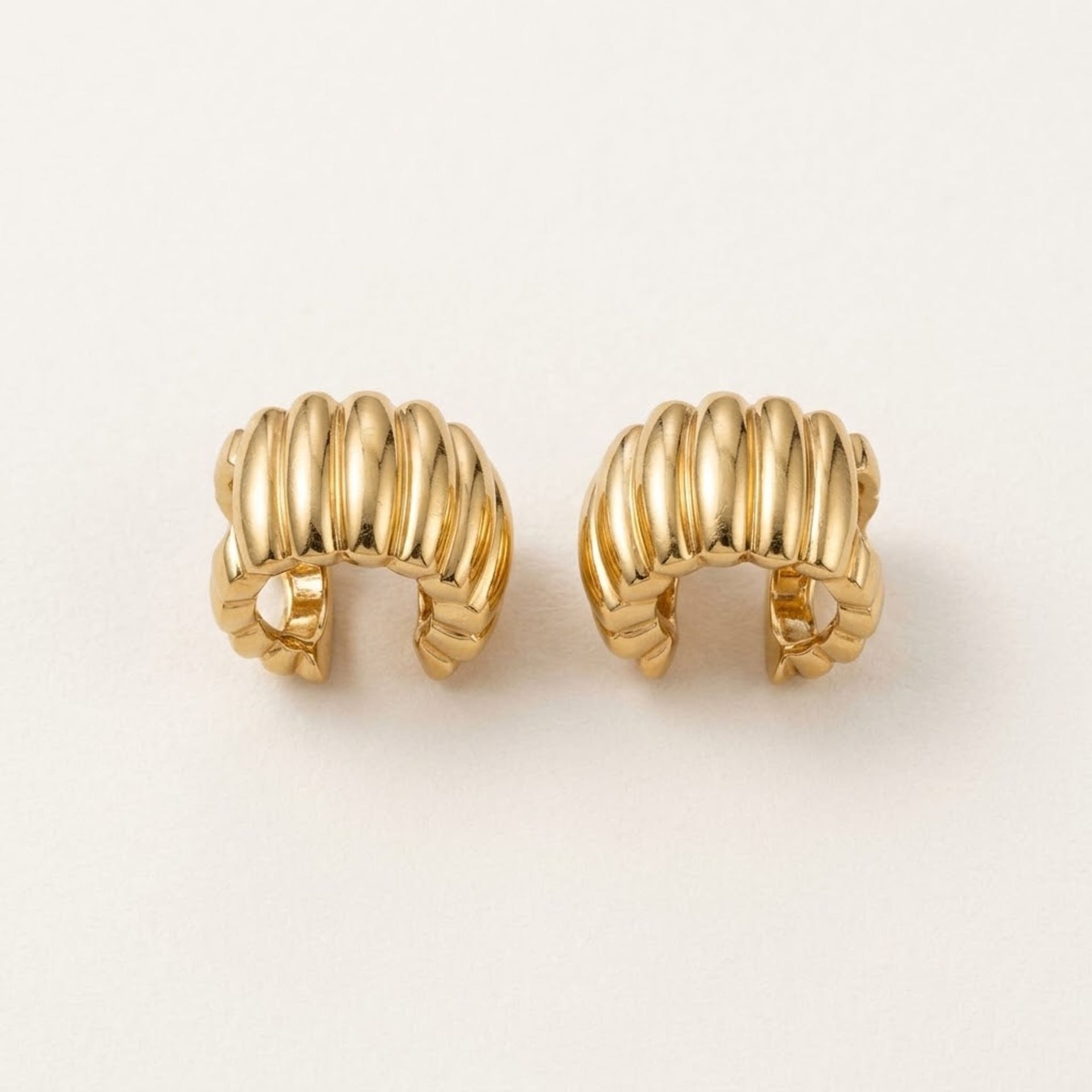 Clip-On Gold Hoop Earrings — Excellent (M-) Earrings