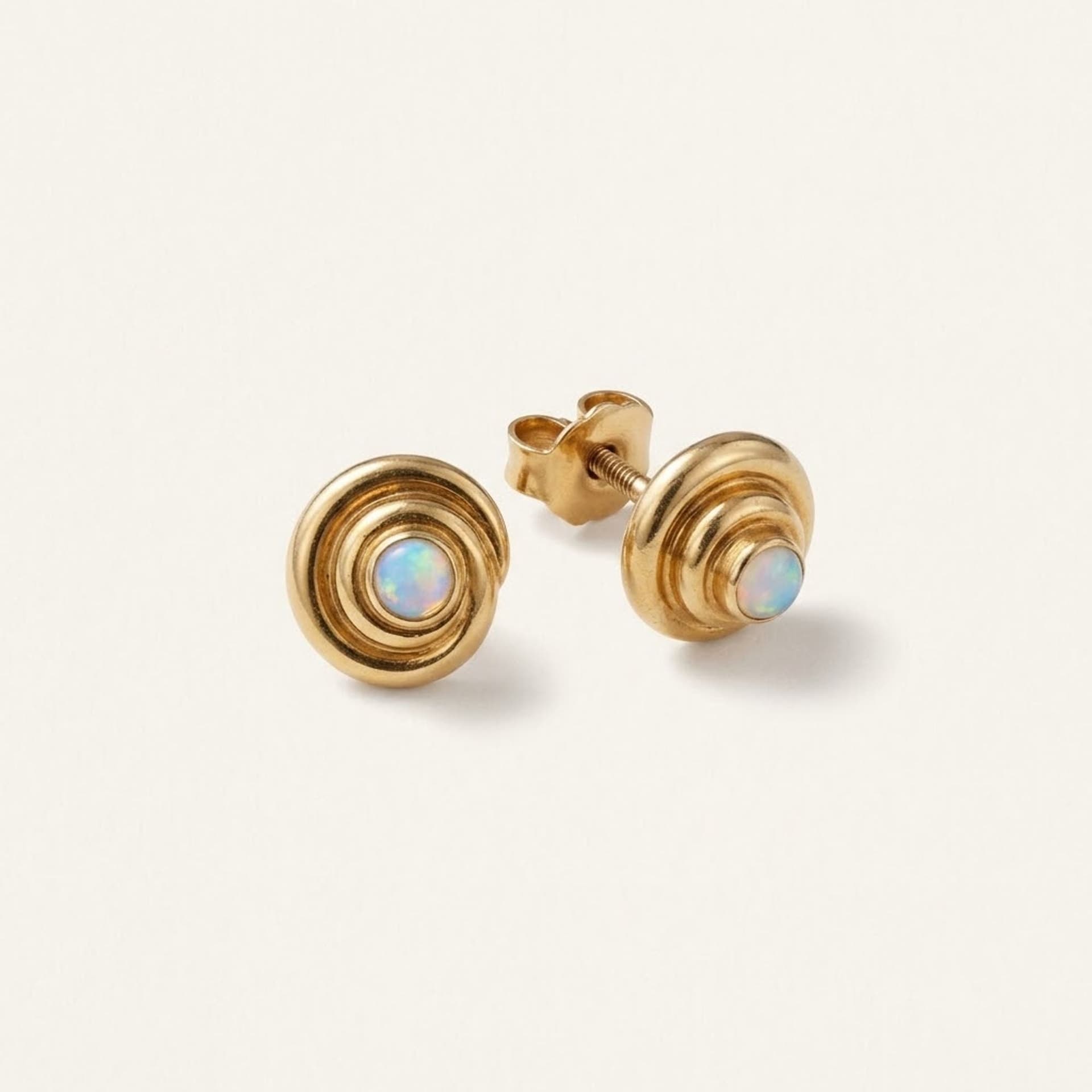 Puces d'oreilles Opale Or Jaune 750 1.47g — photo 1 sur 4