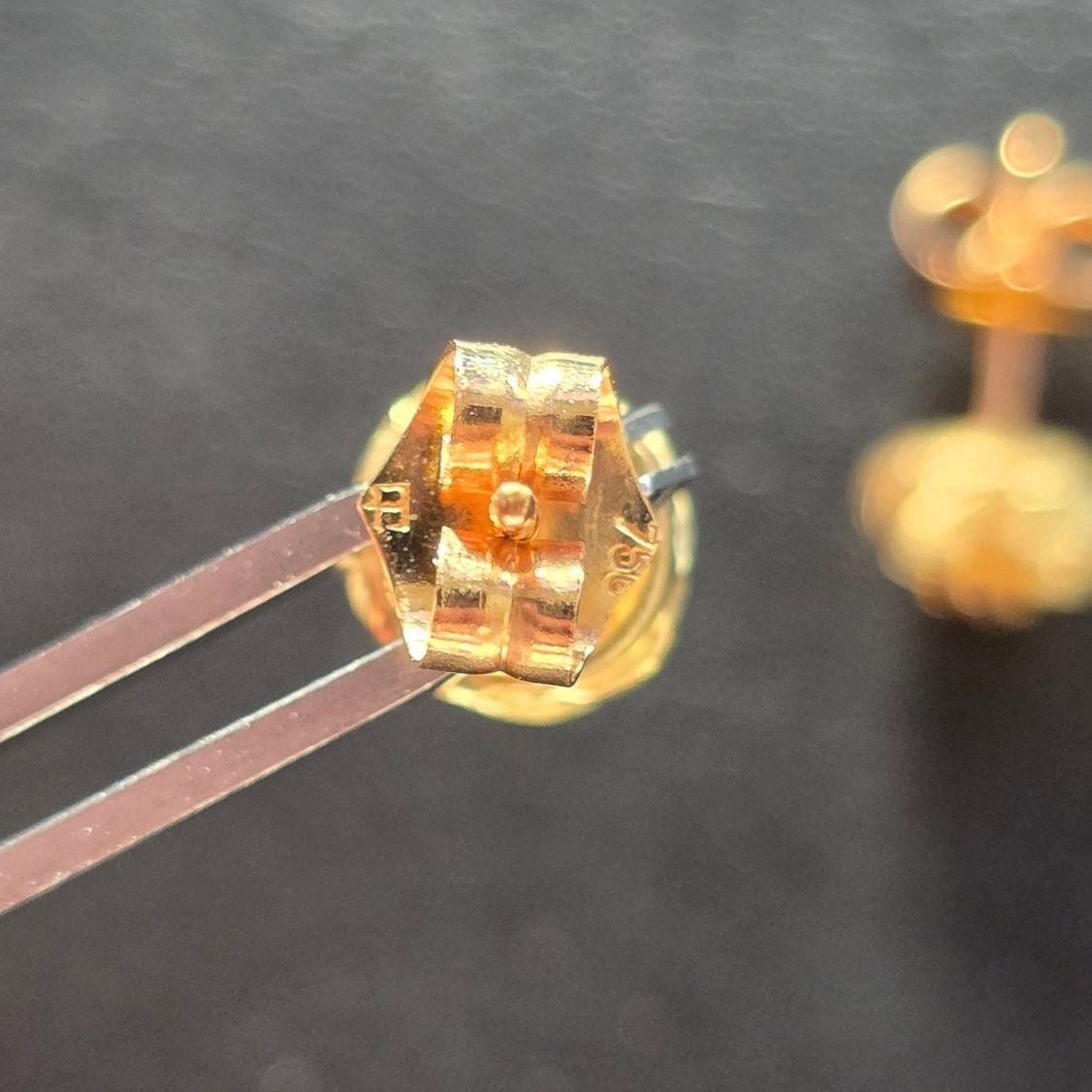 Stud Earrings 750 2.25g — Very good / fine (VG+) Earrings