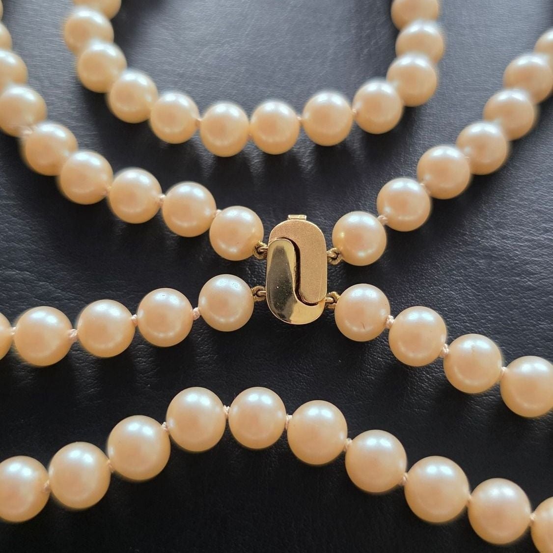 Designer-Perlencollier Cremeweisse Perlen 143 Stück — Exzellenter Zustand (M-) Ketten & Anhänger