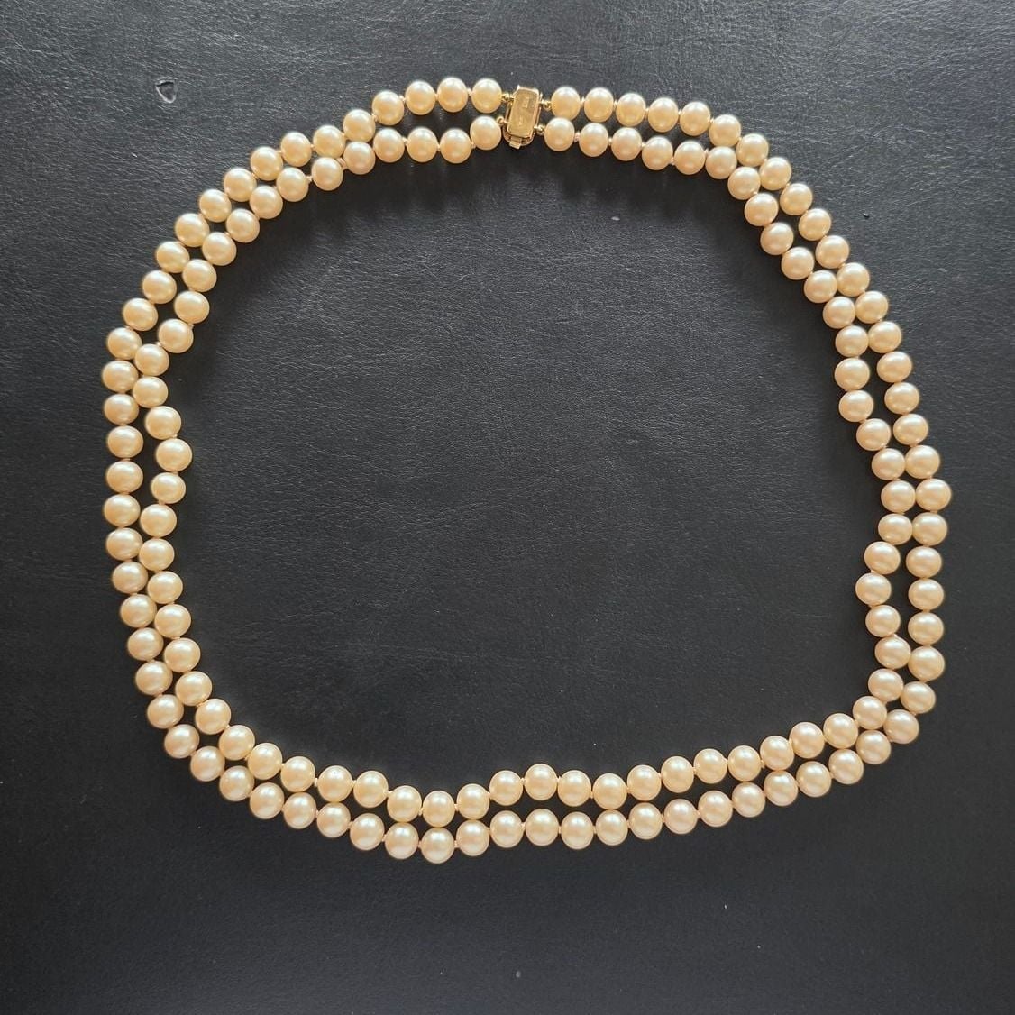 Designer-Perlencollier Cremeweisse Perlen 143 Stück — Exzellenter Zustand (M-) Ketten & Anhänger