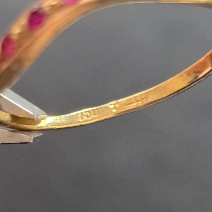 Gold Ring with Ruby — Very good / fine (VG+) Rings