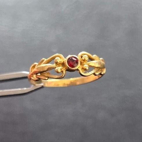 Gold Ring Garnet — Good (VG) Rings