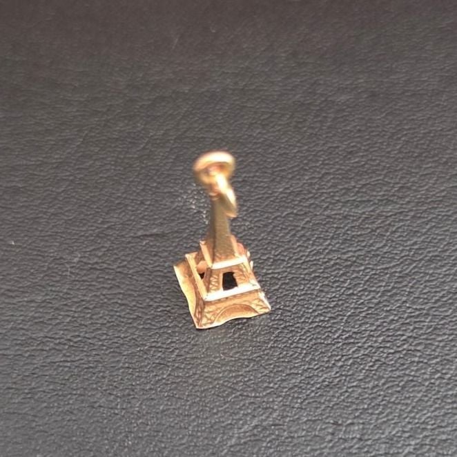 Eiffel Tower Pendant Gold — Very good / fine (VG+) Necklaces & pendants