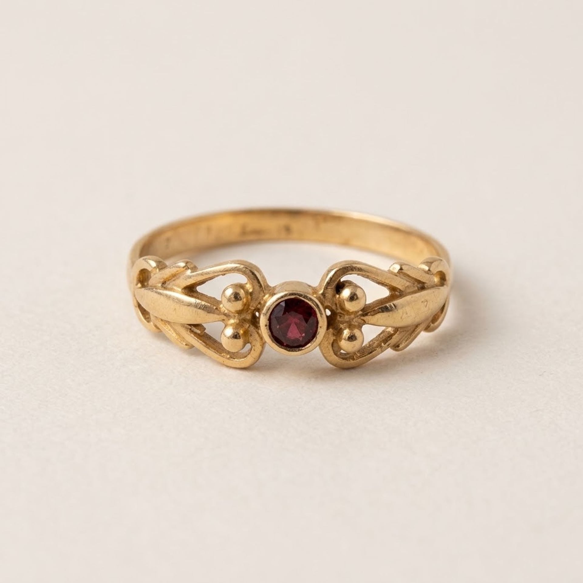 Gold Ring Garnet — Good (VG) Rings