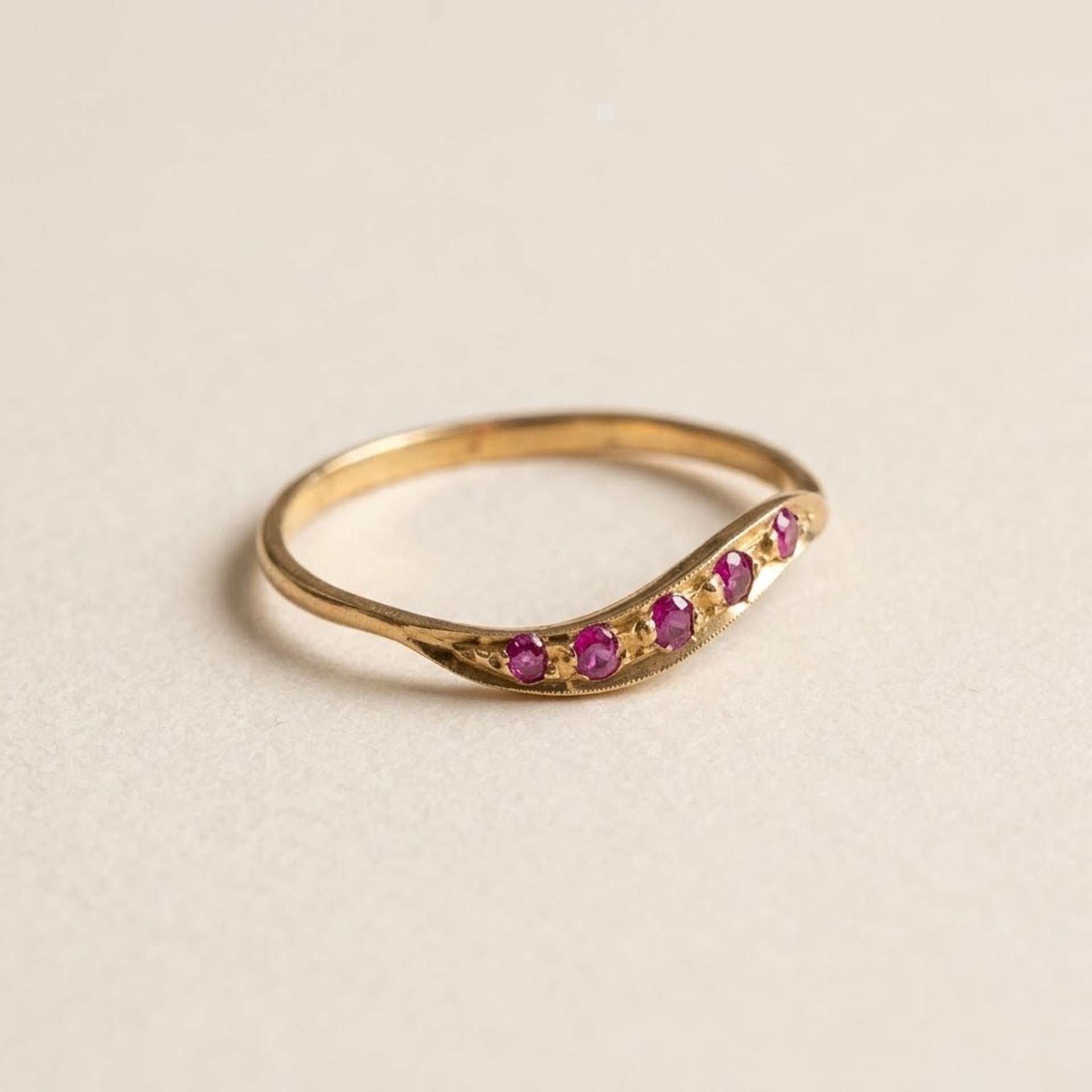 Gold Ring with Ruby — Very good / fine (VG+) Rings