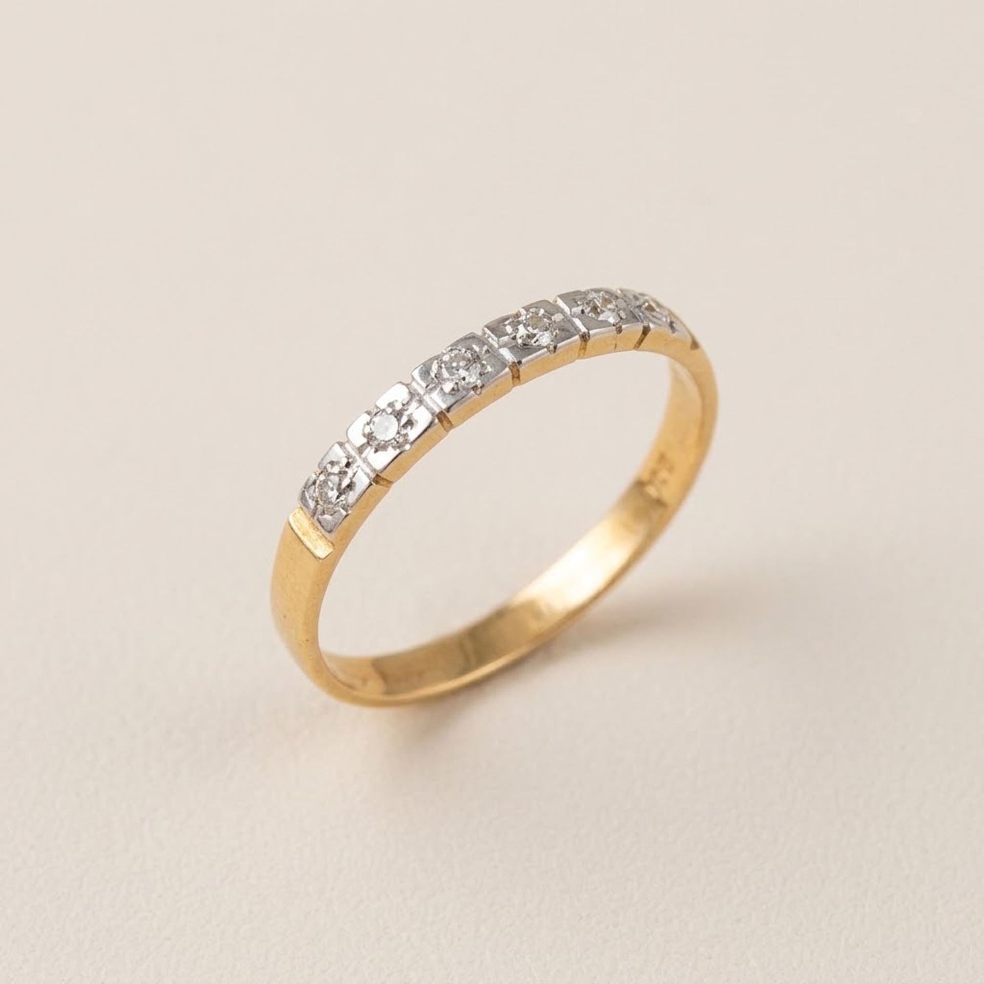 Goldring 750 mit Safir — Very Good / Fine (VG+) Ringe