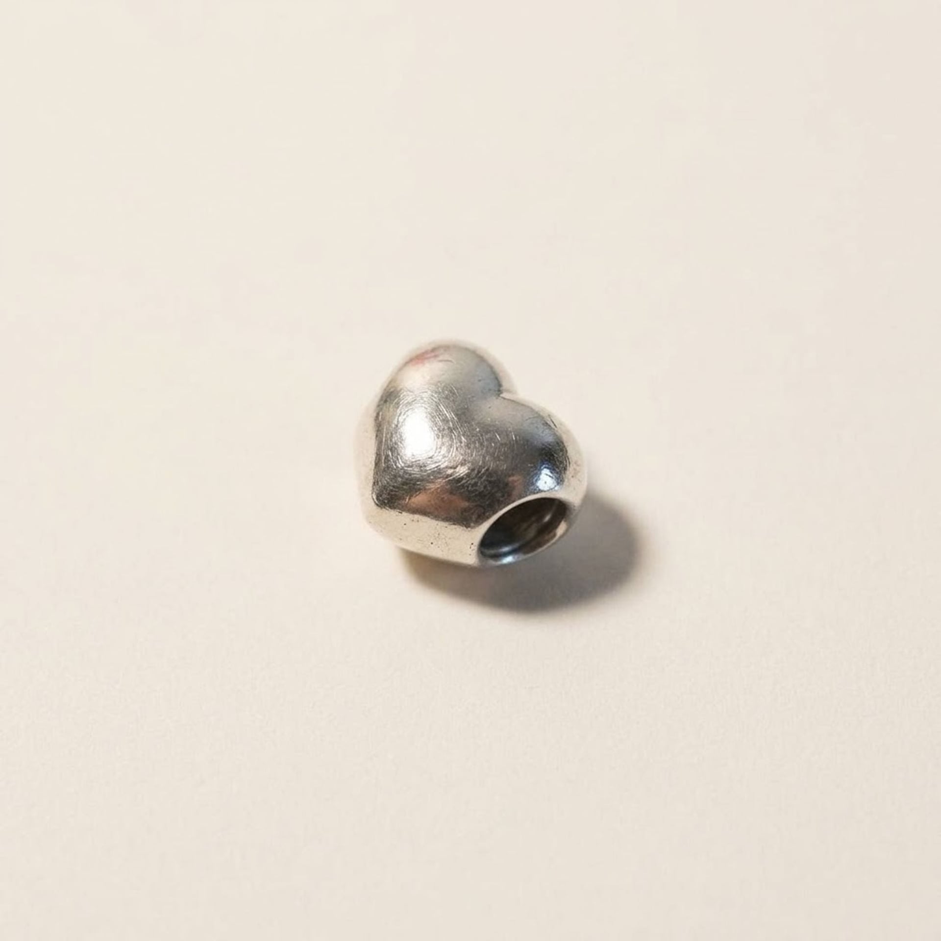 Large Smooth Heart Charm — Very good / fine (VG+) Necklaces & pendants