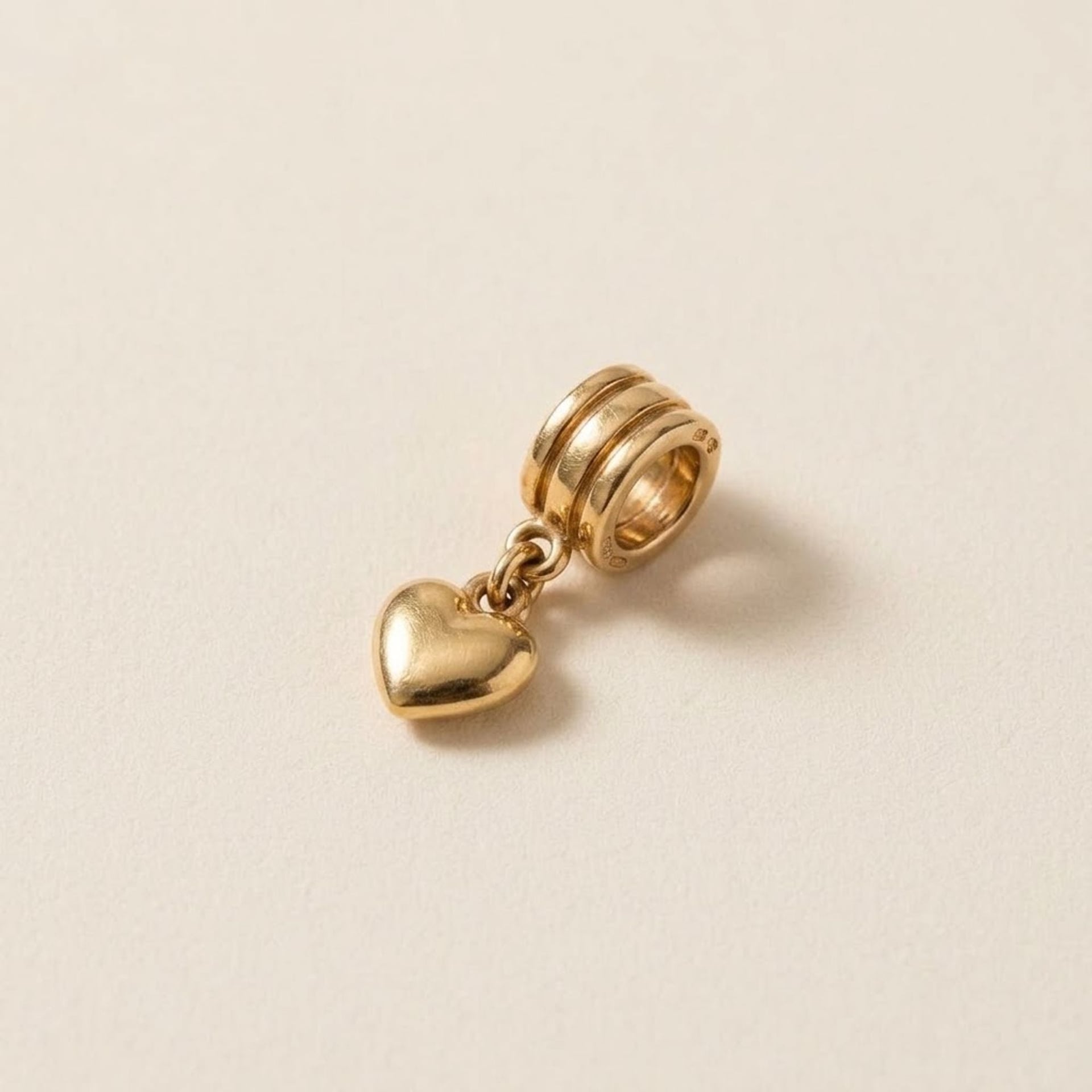 14K Gold Hanging Heart Charm — Excellent (M-) Necklaces & pendants